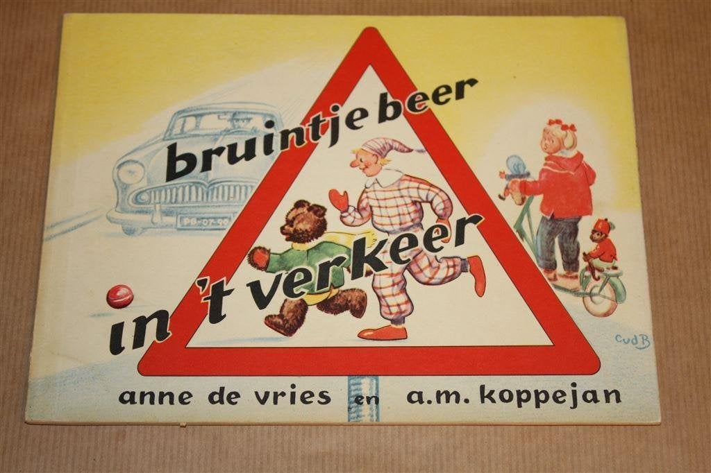 Bruintje Beer in \'t verkeer - Circa 1960, Boeken, Ophalen of Verzenden, Zo goed als nieuw
