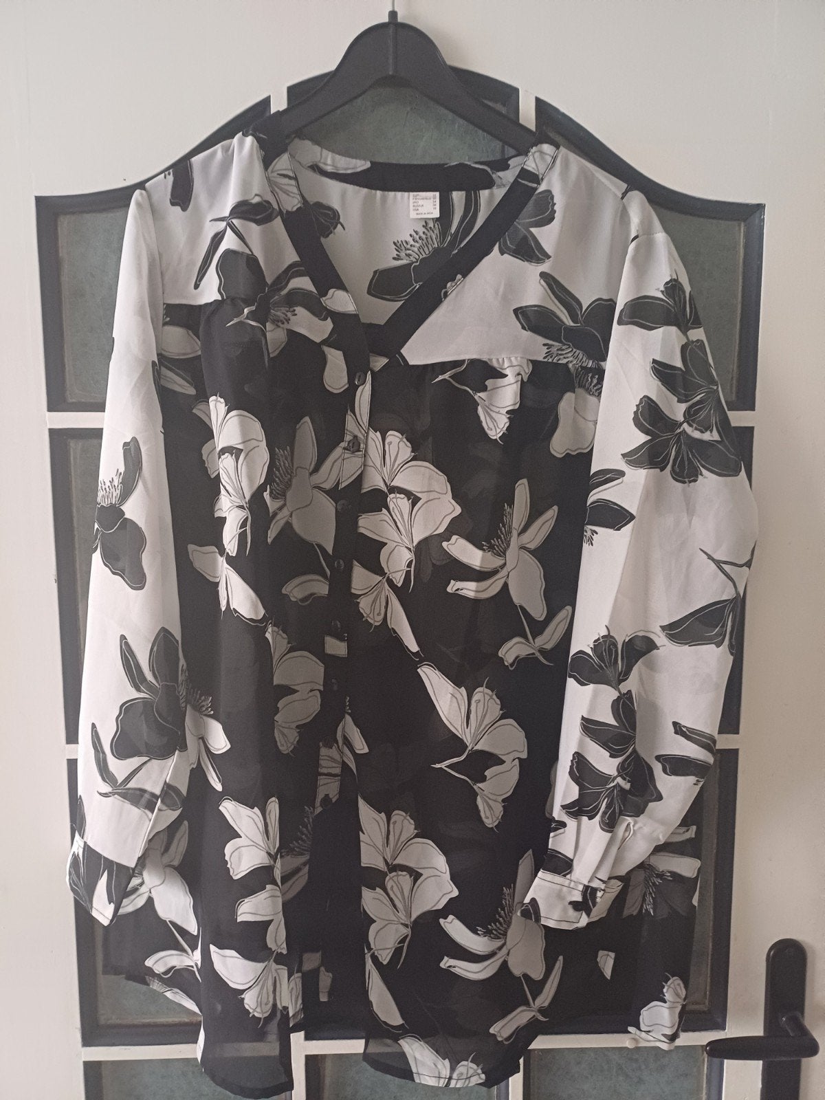 Zwart / witte blouse net bloemmotief, maat 48, Ophalen of Verzenden, Zo goed als nieuw, Maat 46/48 (XL) of groter, Zwart