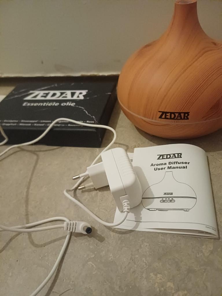 (zo goed als nieuw) zedar aroma diffuser + set geur oliën, Ophalen of Verzenden, Zo goed als nieuw