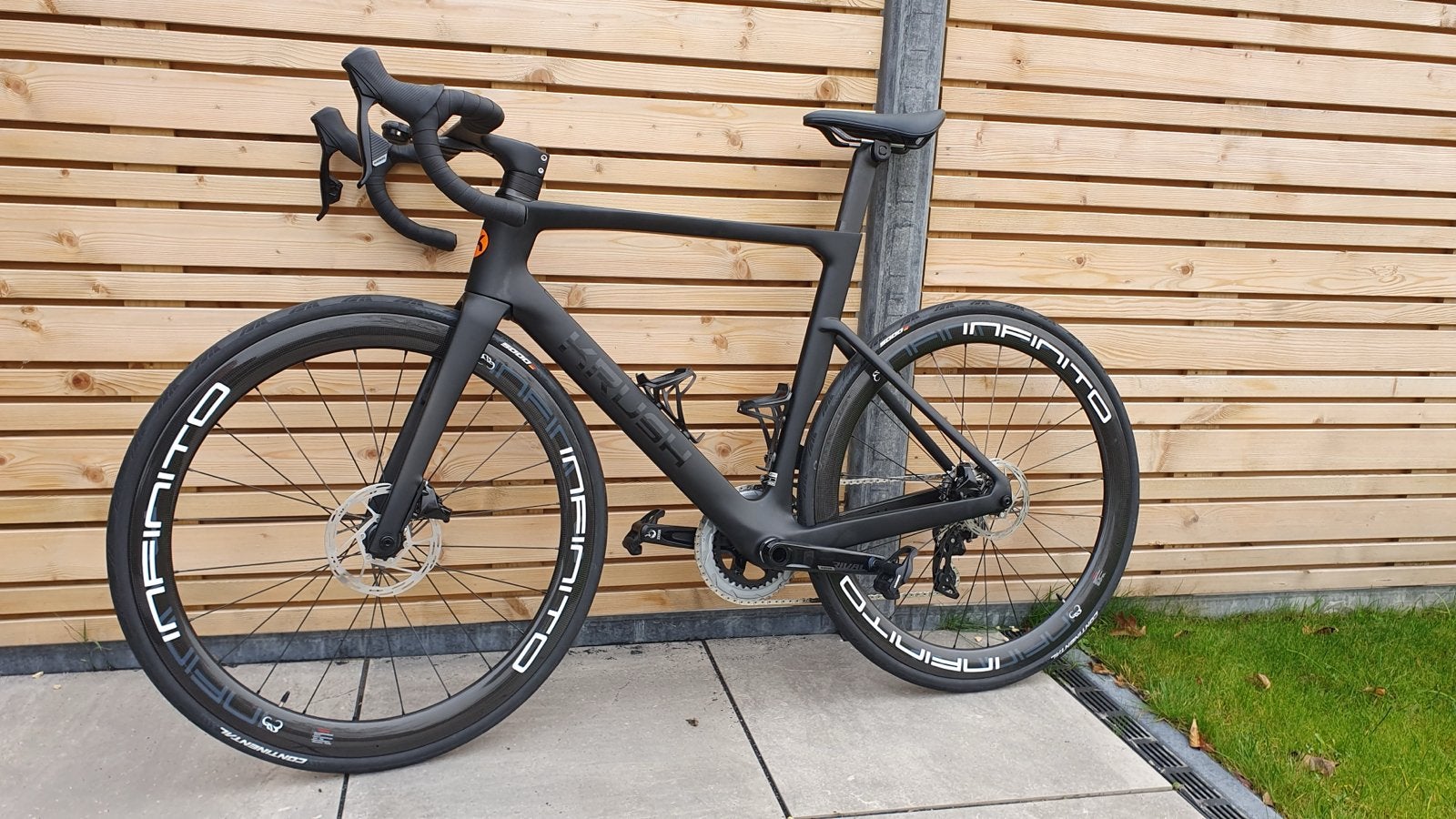 Krush Carbon All-in racefiets - Zo goed als nieuw, Fietsen en Brommers, Fietsen | Racefietsen, Carbon, 10 tot 15 versnellingen