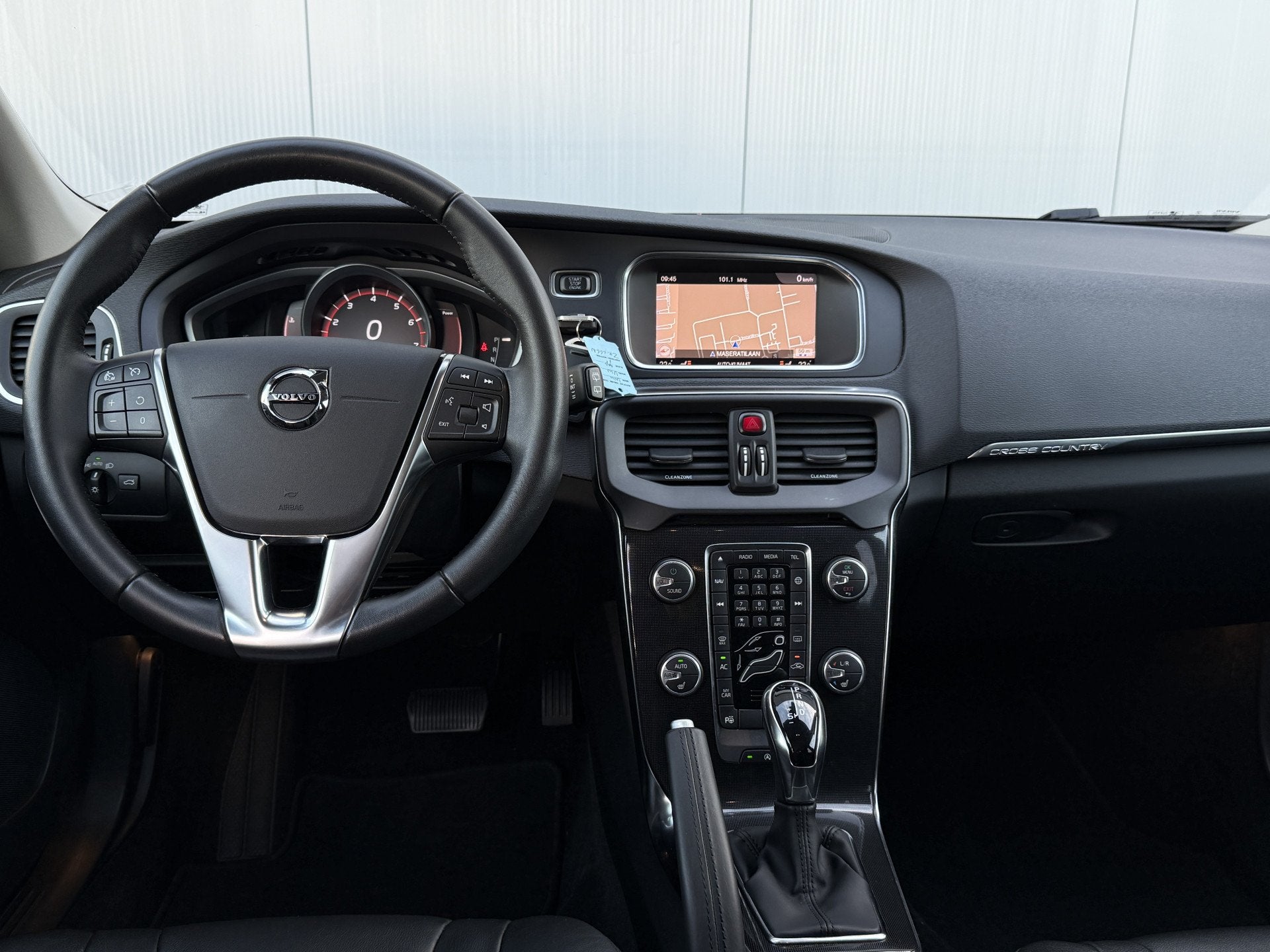 Volvo V40 Cross Country 1.5 T3 Polar+ Luxury Automaat Panora, Dealer onderhouden, Euro 6, 4 cilinders, 700 kg