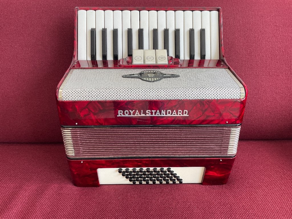 Mooie kleine duitse Royal Standard accordeon .40 bas ., Muziek en Instrumenten, Accordeons, 48-bas, Met koffer, Zo goed als nieuw