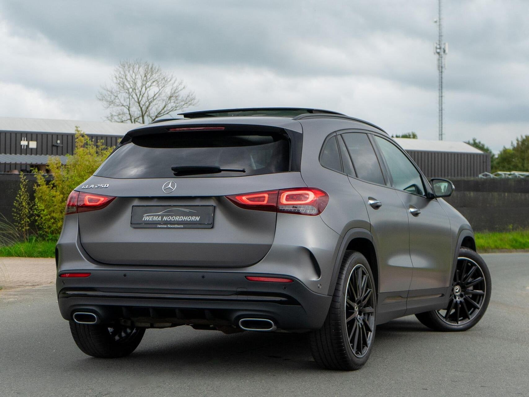 Mercedes GLA-klasse 250 AMG|Panoramadak|Keyless|Dodehoek ass, Zwart, 4 cilinders, Bedrijf, SUV of Terreinwagen