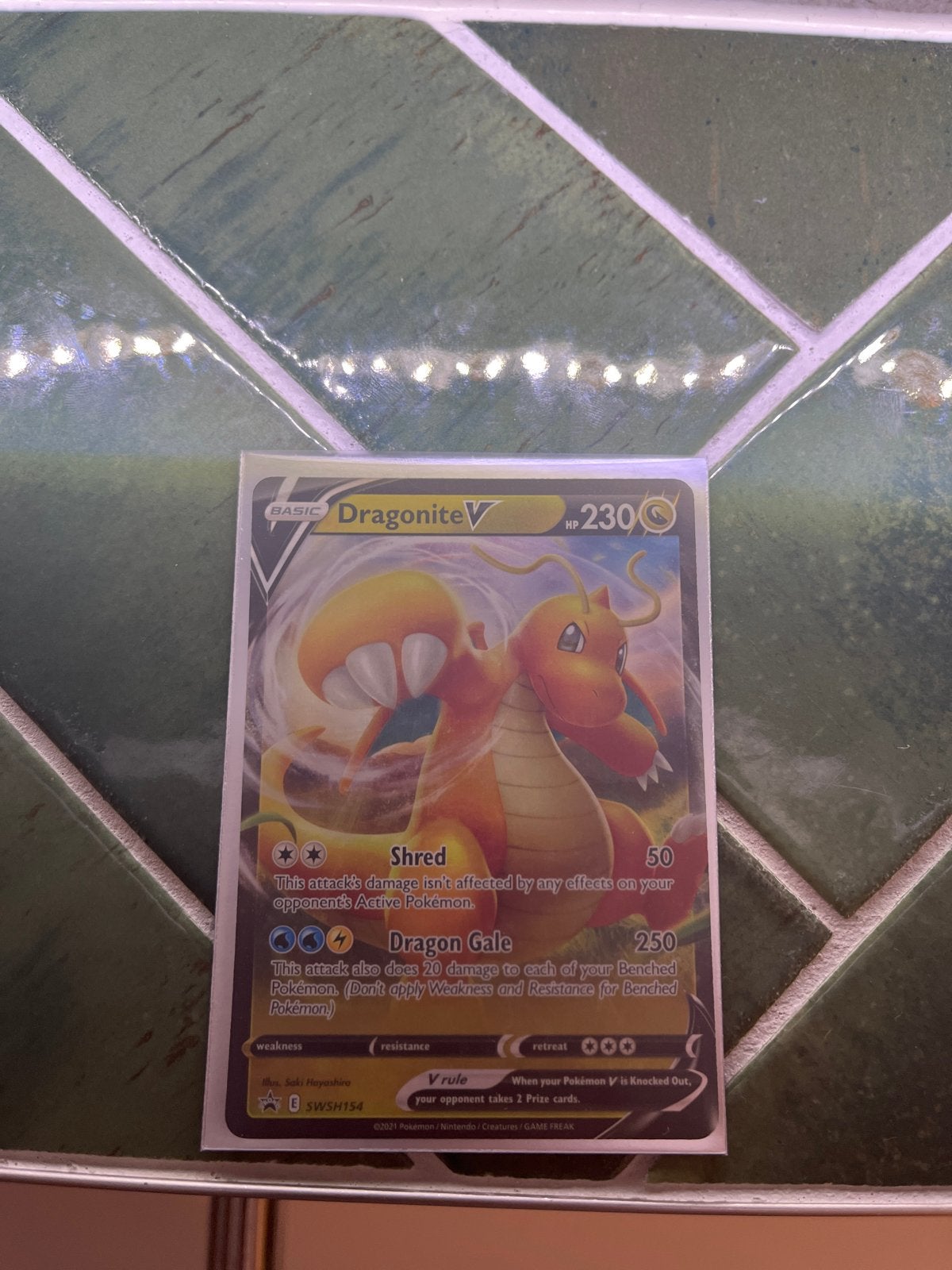 Pokémon Kaart Dragonite V SWSH154 - Zo goed als nieuw, Ophalen of Verzenden, Zo goed als nieuw, Losse kaart