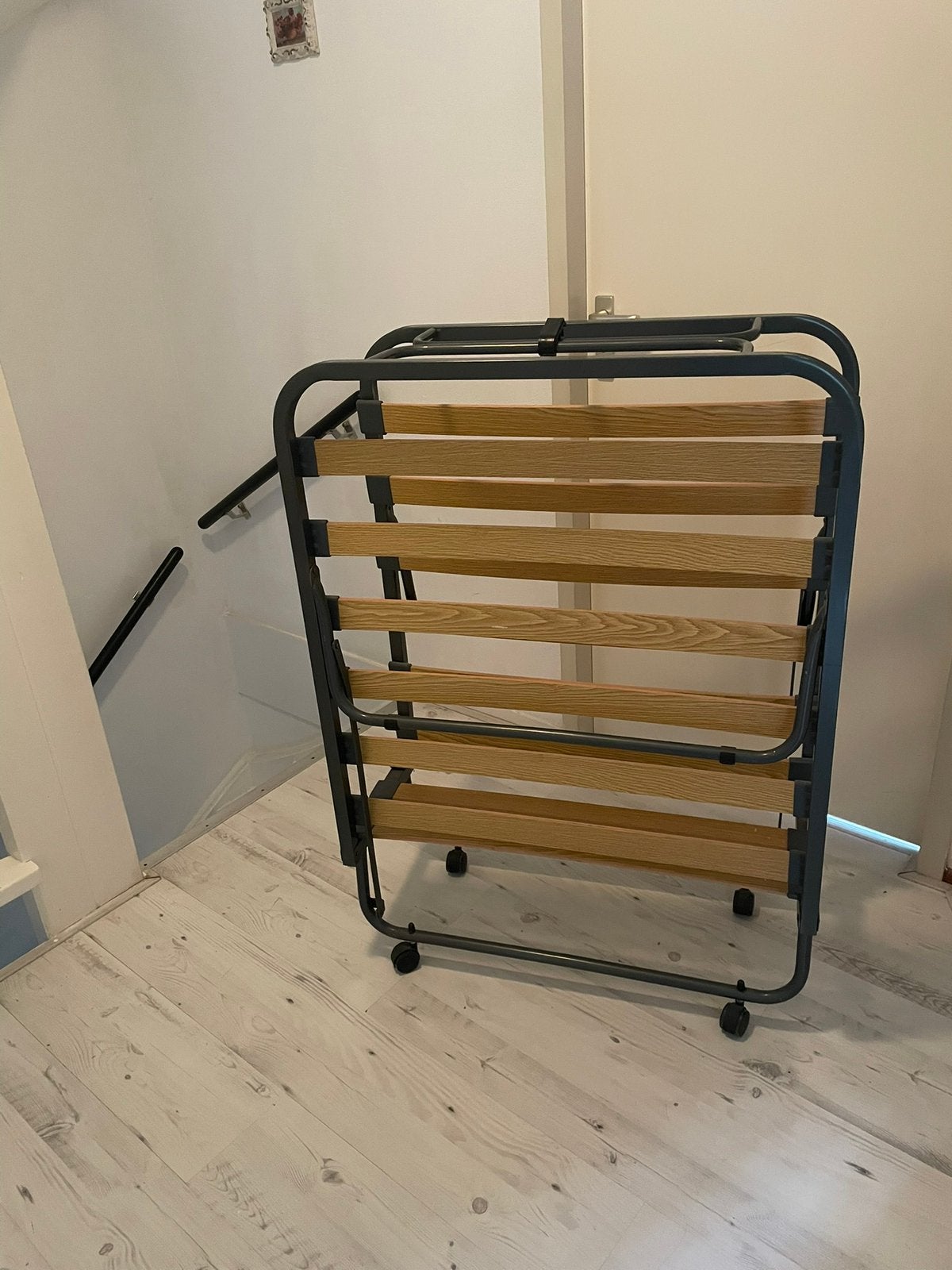 Zgan opklapbed, Huis en Inrichting, Slaapkamer | Bedden, Eenpersoons, Zo goed als nieuw, 80 cm, Metaal