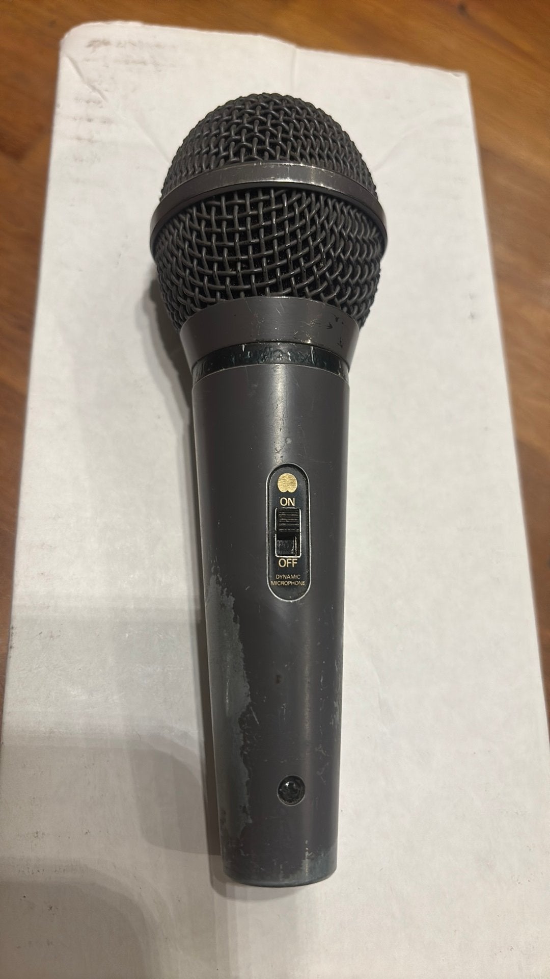 AKG Microphone / Microfoon oudje maar werkt prima!!, Muziek en Instrumenten, Microfoons, Ophalen of Verzenden, Gebruikt, Zangmicrofoon