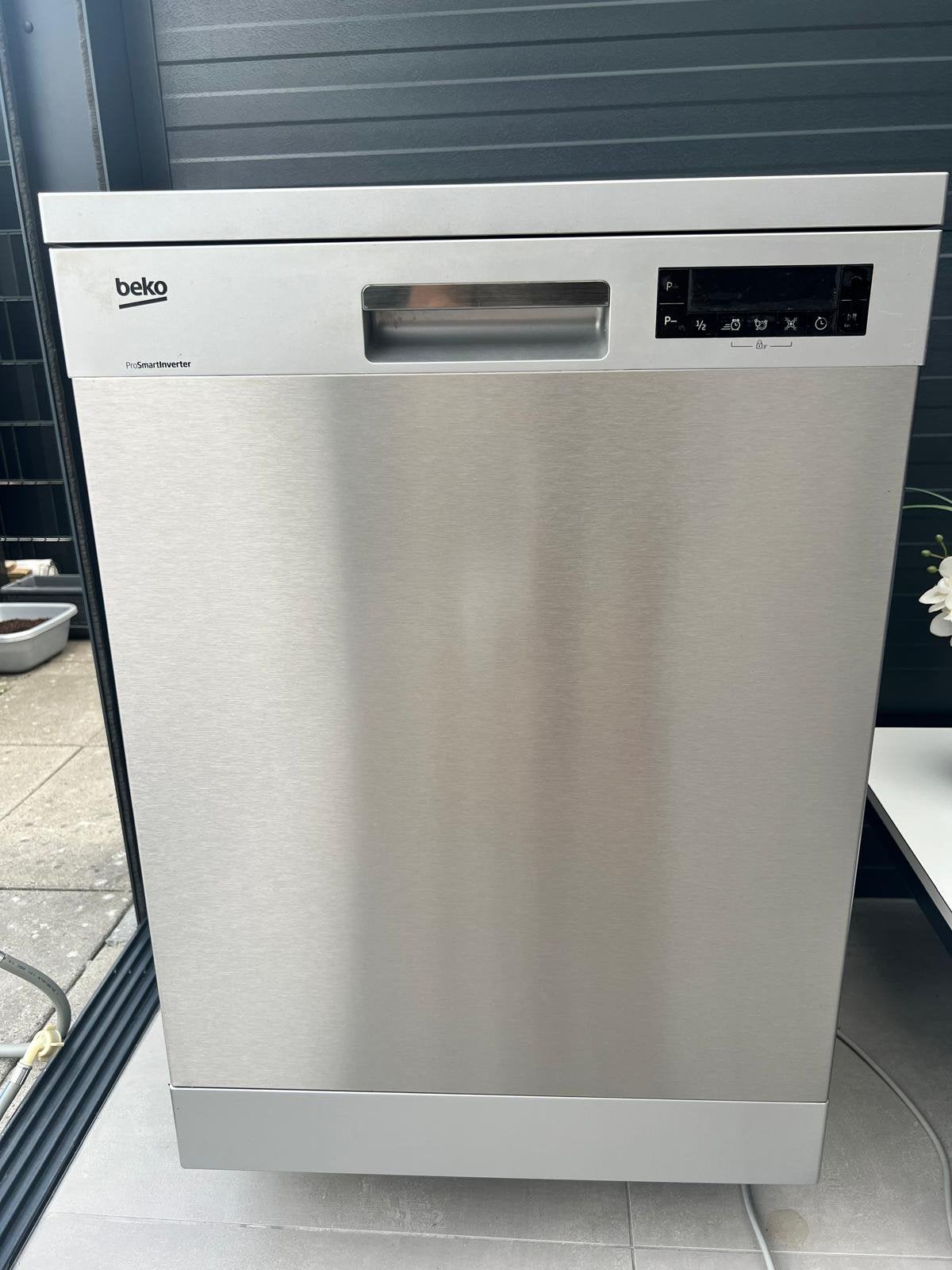 Beko vaatwasser, Witgoed en Apparatuur, Vaatwasmachines, Ophalen, Zo goed als nieuw, 85 tot 90 cm