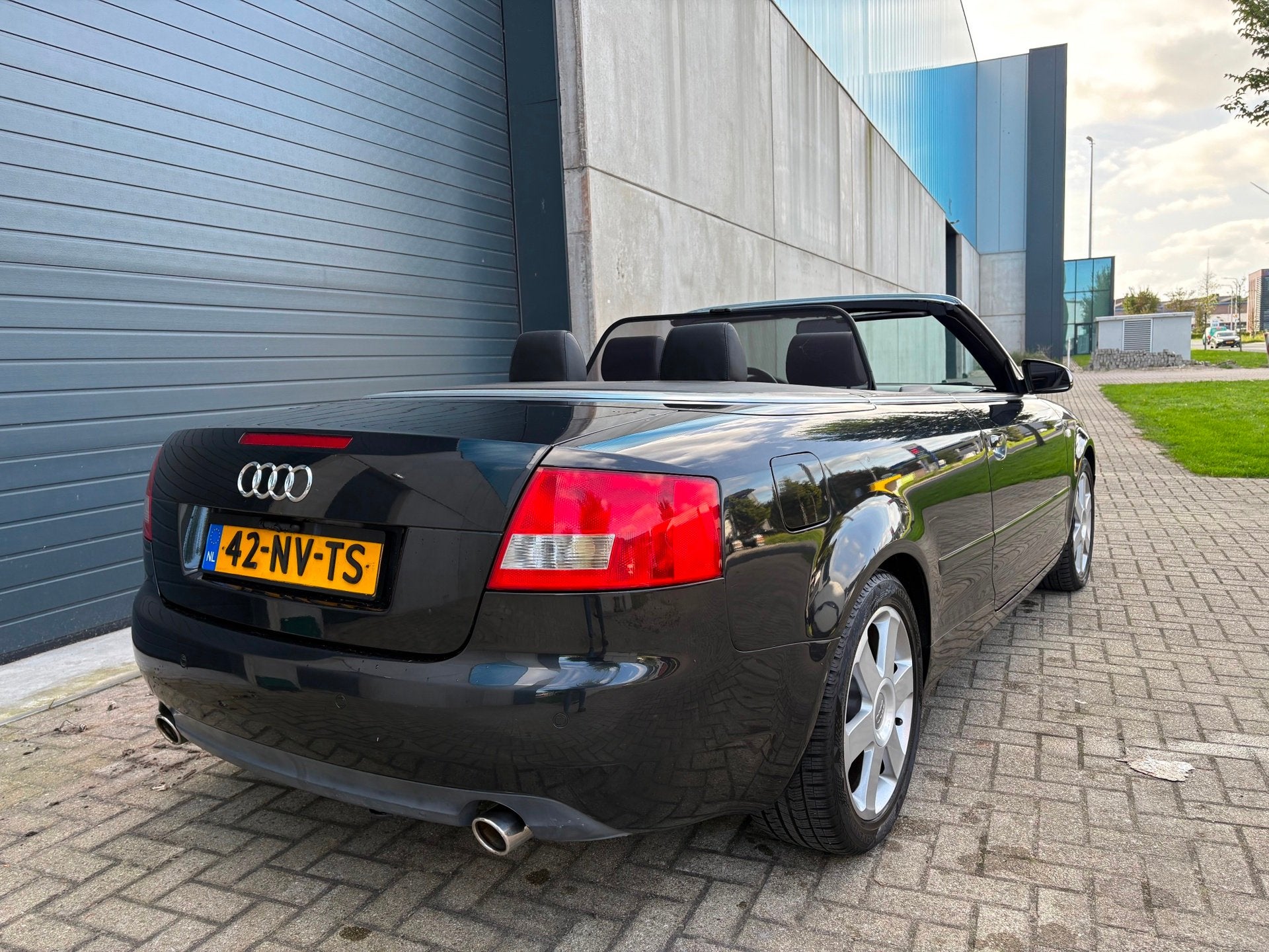 Audi A4 Cabriolet 2.4 V6 Pro Line AUT LEDER PDC XENON, Auto's, Gebruikt, Zwart, Cabriolet, 4 stoelen