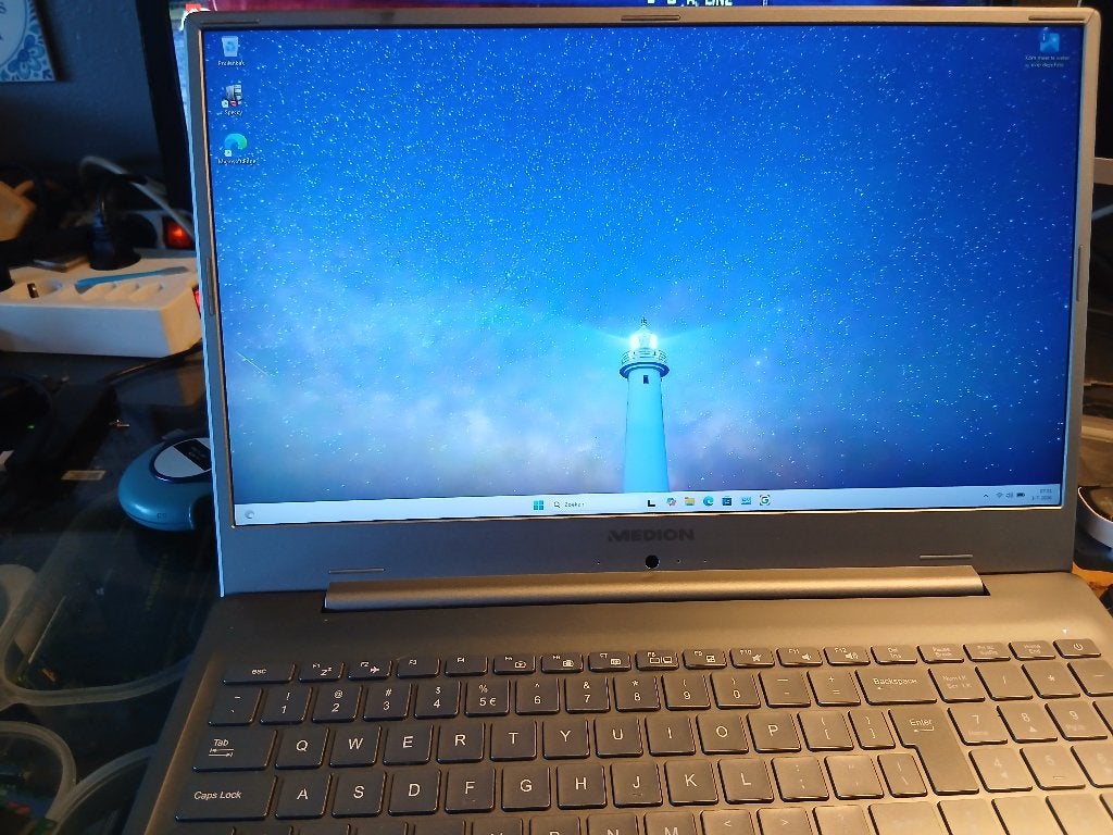 te koop een in nieuwstaat verkerende Medion laptop, Ophalen, 240 gig, 2 tot 3 Ghz, Qwerty