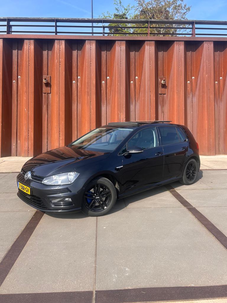 Volkswagen Golf 1.4 TSI R-line panorama Zwart, Voorwielaandrijving, 125 pk, 4 cilinders, 620 kg