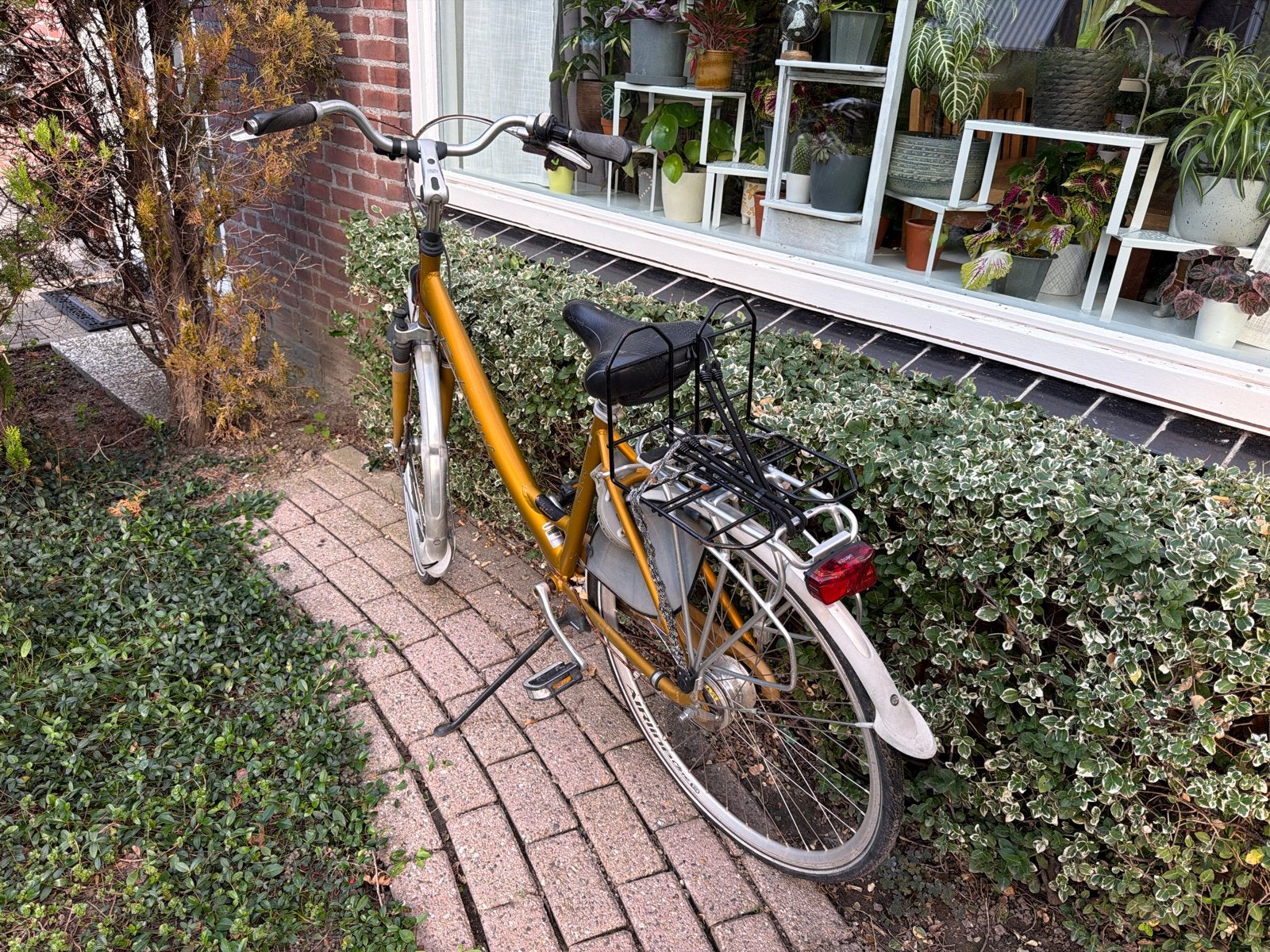Damesfiets met lekke achterband, Fietsen en Brommers, Ophalen, Gebruikt, Batavus