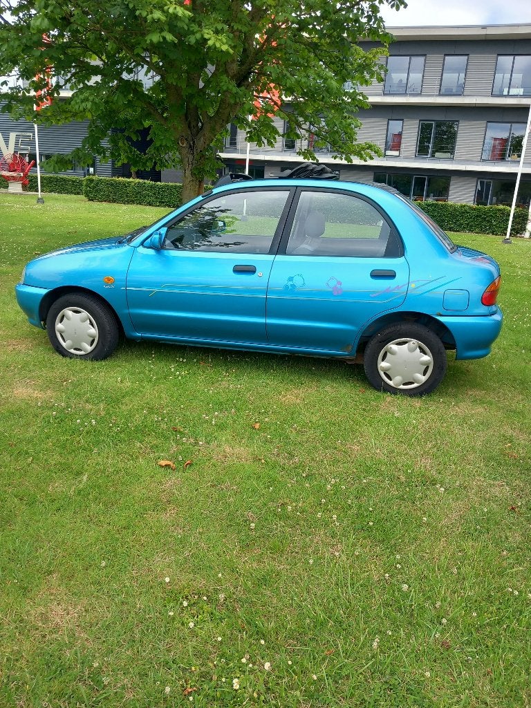 Mazda 121 1.3 I 16V Cabriotop E2 1993 Blauw + 2 jaar apk, Voorwielaandrijving, 4 cilinders, Blauw, Handgeschakeld