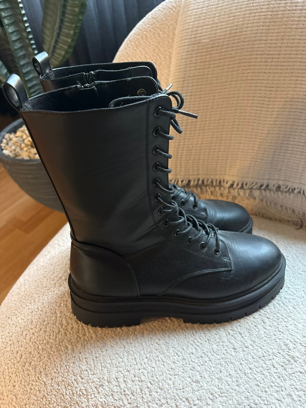 Stoere zwarte hoge boots/combat model mt 41 ZGAN, Hoge laarzen, Zwart, Ophalen of Verzenden, Zo goed als nieuw