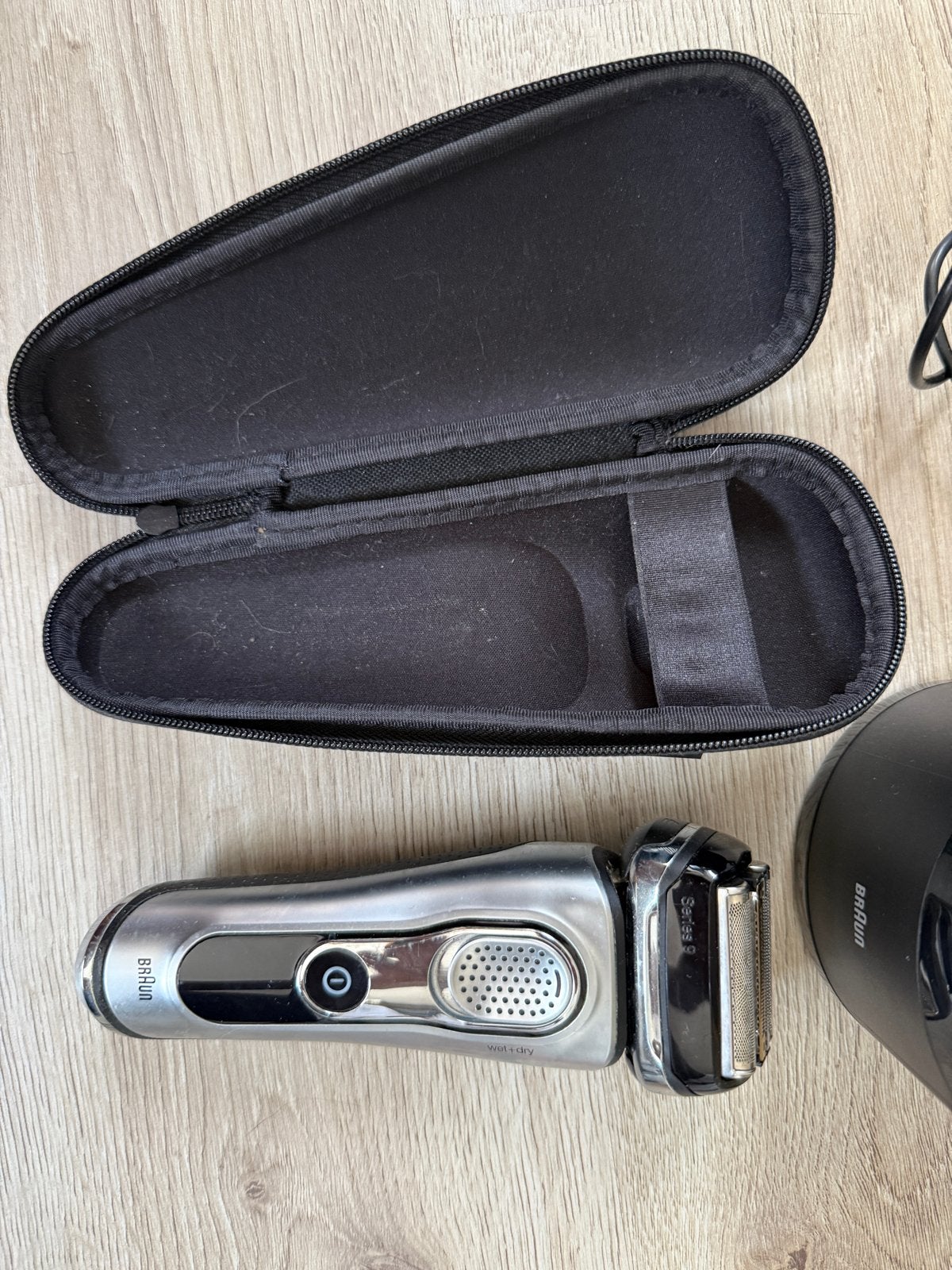 Braun Series 9 scheerapparaat met poetsstation, Ophalen of Verzenden, Gebruikt, Scheren en Epileren