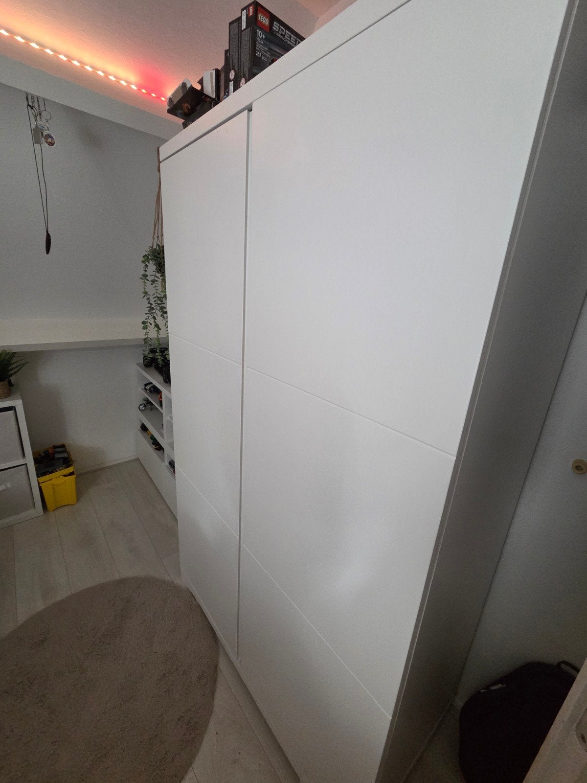 Witte kledingkast met hang- en legruimte, Ophalen, Gebruikt, 100 tot 150 cm, Met plank(en)