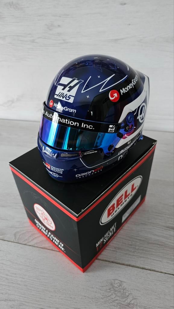 Ollie Bearman Haas f1 Singapore Gp 2025 helm 1:2, Ophalen of Verzenden, Nieuw, Formule 1