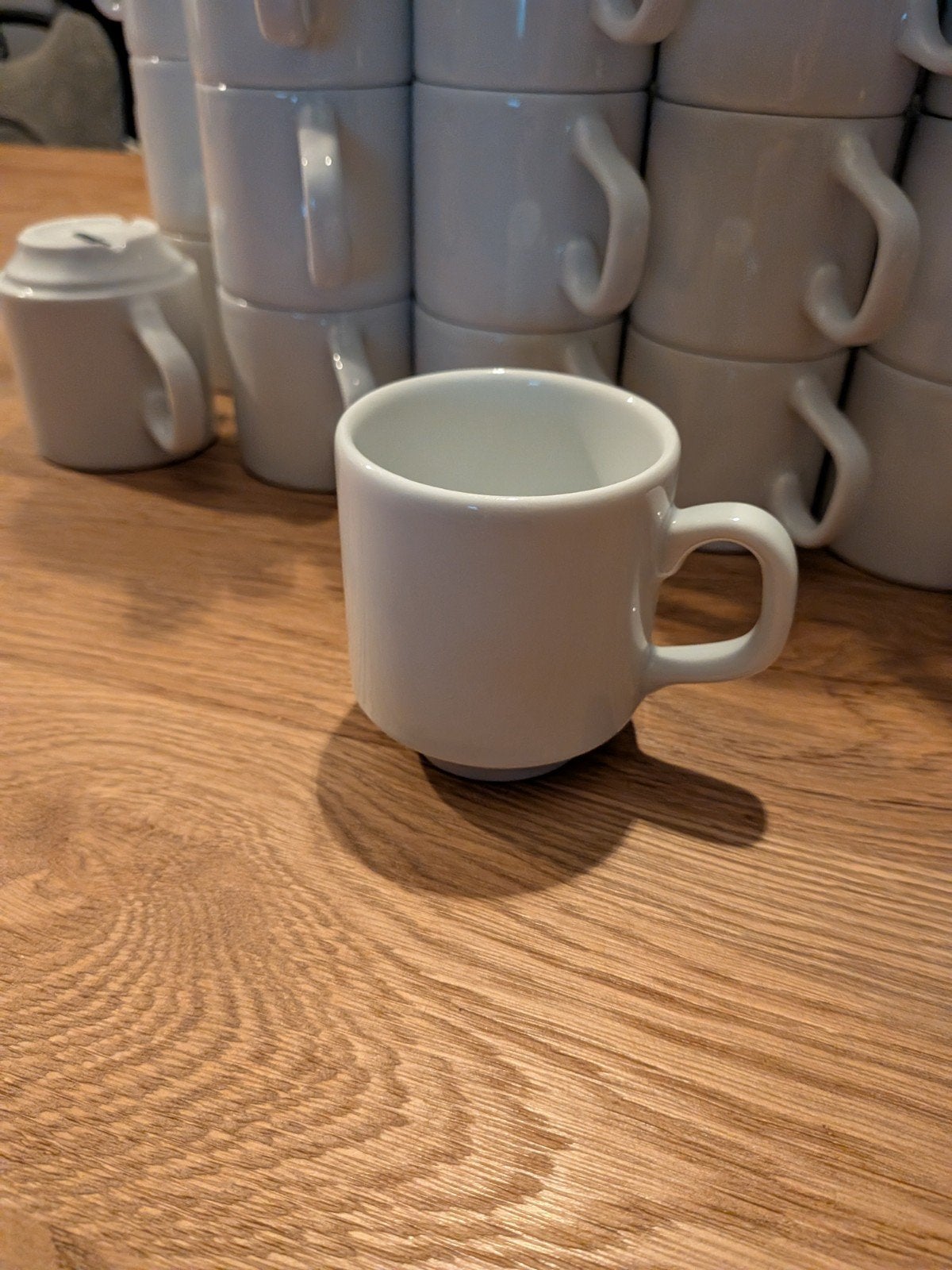 47 stuks koffie kopjes intermezzo, Ophalen of Verzenden, Porselein, Overige stijlen, Kop(pen) en/of Schotel(s)