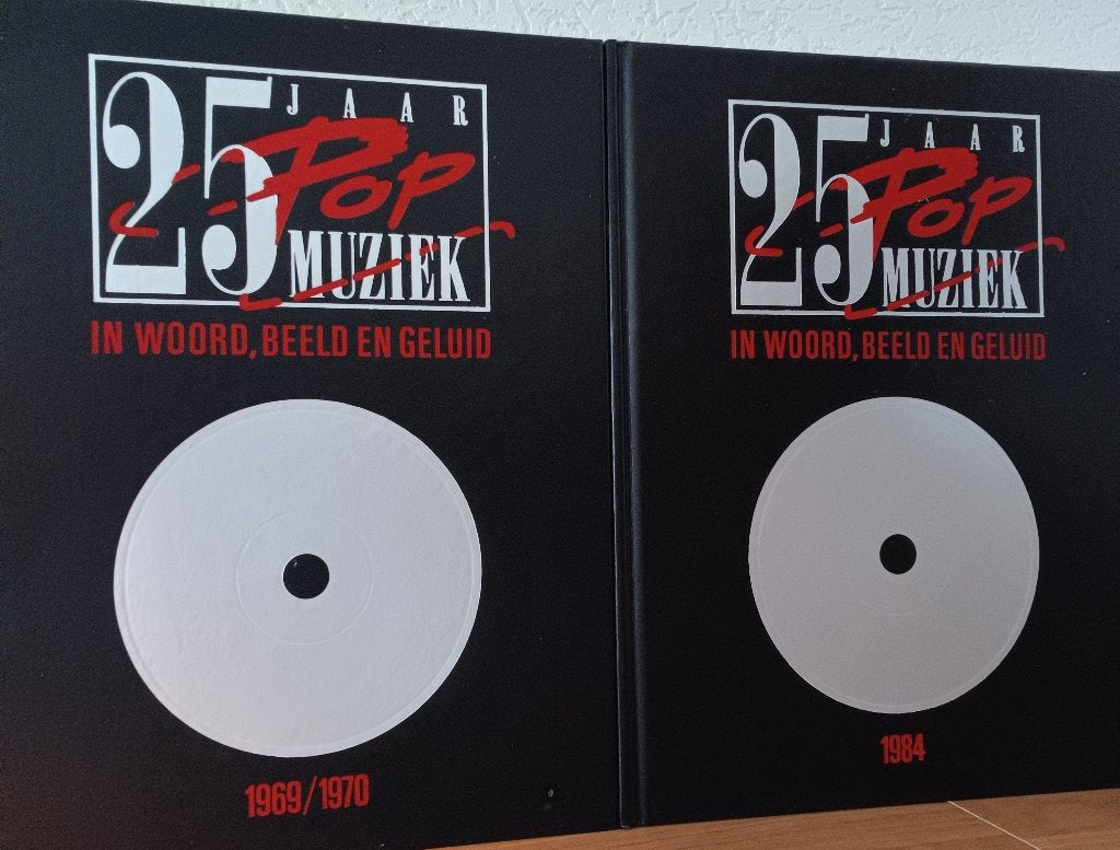 25 jaar Popmuziek | 2 decoratieve boeken | 033, Meerkleurig, Mediterraans, Ophalen of Verzenden, Zo goed als nieuw