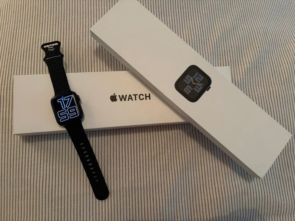 Apple watch SE (2022) - 40mm, Ophalen of Verzenden, Zo goed als nieuw, Zwart, IOS
