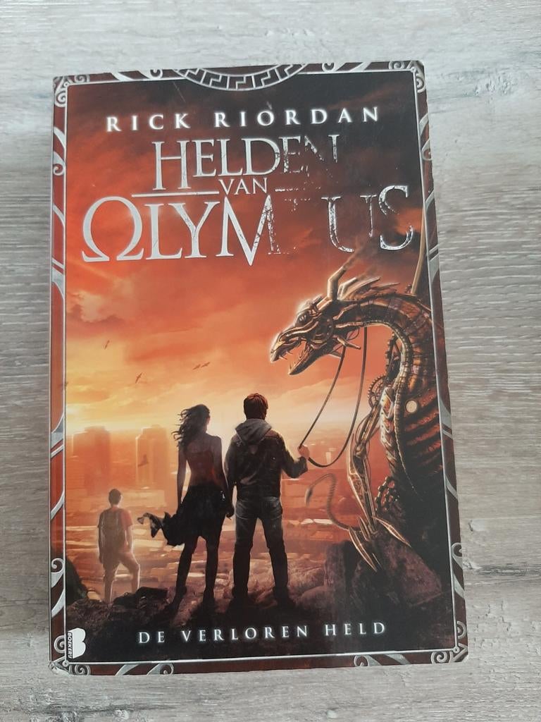 Helden van Olympus: De Verloren Held - Rick Riordan, Ophalen of Verzenden, Zo goed als nieuw