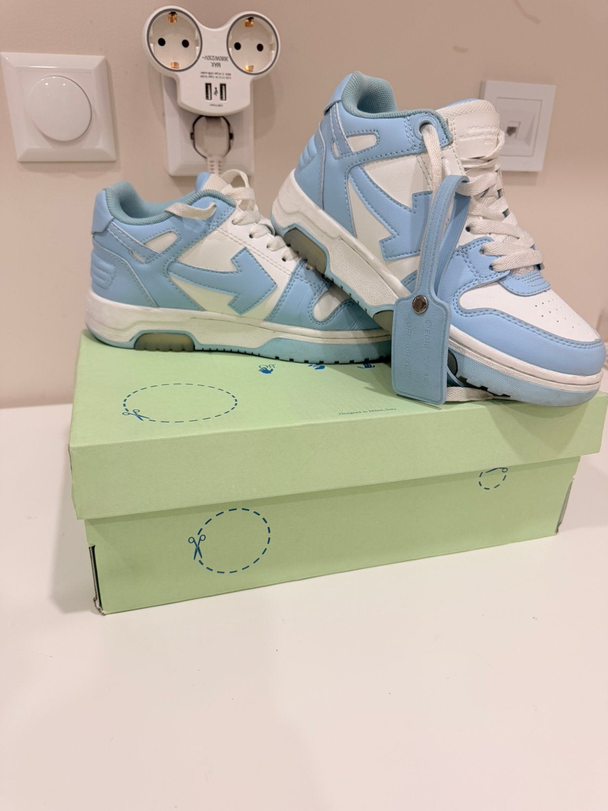 Off-white sneakers in lichtblauw/wit, Kleding | Dames, Schoenen, Blauw, Ophalen of Verzenden, Sneakers of Gympen, Zo goed als nieuw