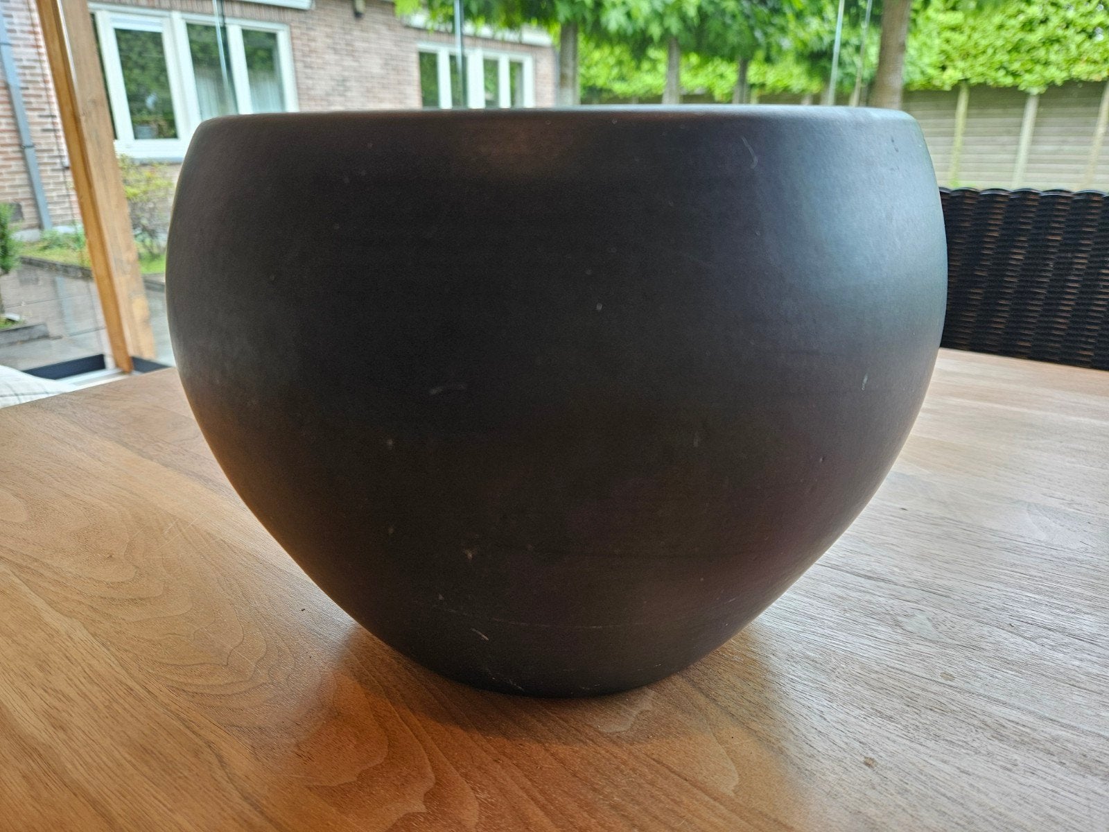 Zwart matte bloempot / mooi glad, Huis en Inrichting, Woonaccessoires | Schalen en Manden, Ophalen of Verzenden, Zo goed als nieuw