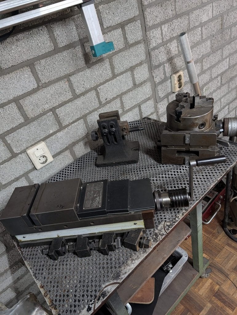 Hydraulische Machineklem en universele verdeelkop, Ophalen, Gebruikt