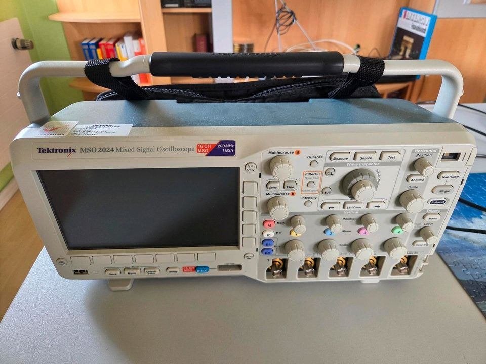 Tektronix MSO 2024 gemengd signaaloscilloscoop, Doe-het-zelf en Verbouw, Ophalen, Zo goed als nieuw