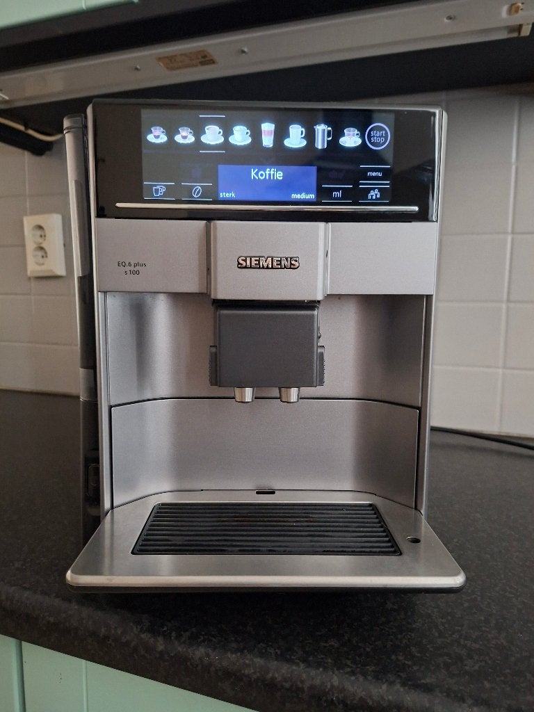 Siemens EQ.6 plus s100 Z.G.A N. koffiemachine, 10 kopjes of meer, Ophalen of Verzenden, Zo goed als nieuw, Combi