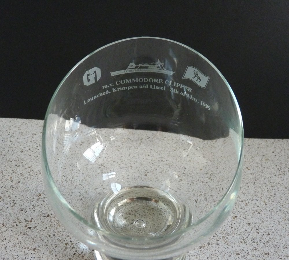 Glas m.v. COMMODORE CLIPPER - bijzondere vormgeving - 1999, Verzamelen, Ophalen of Verzenden, Nieuw, Motorboot