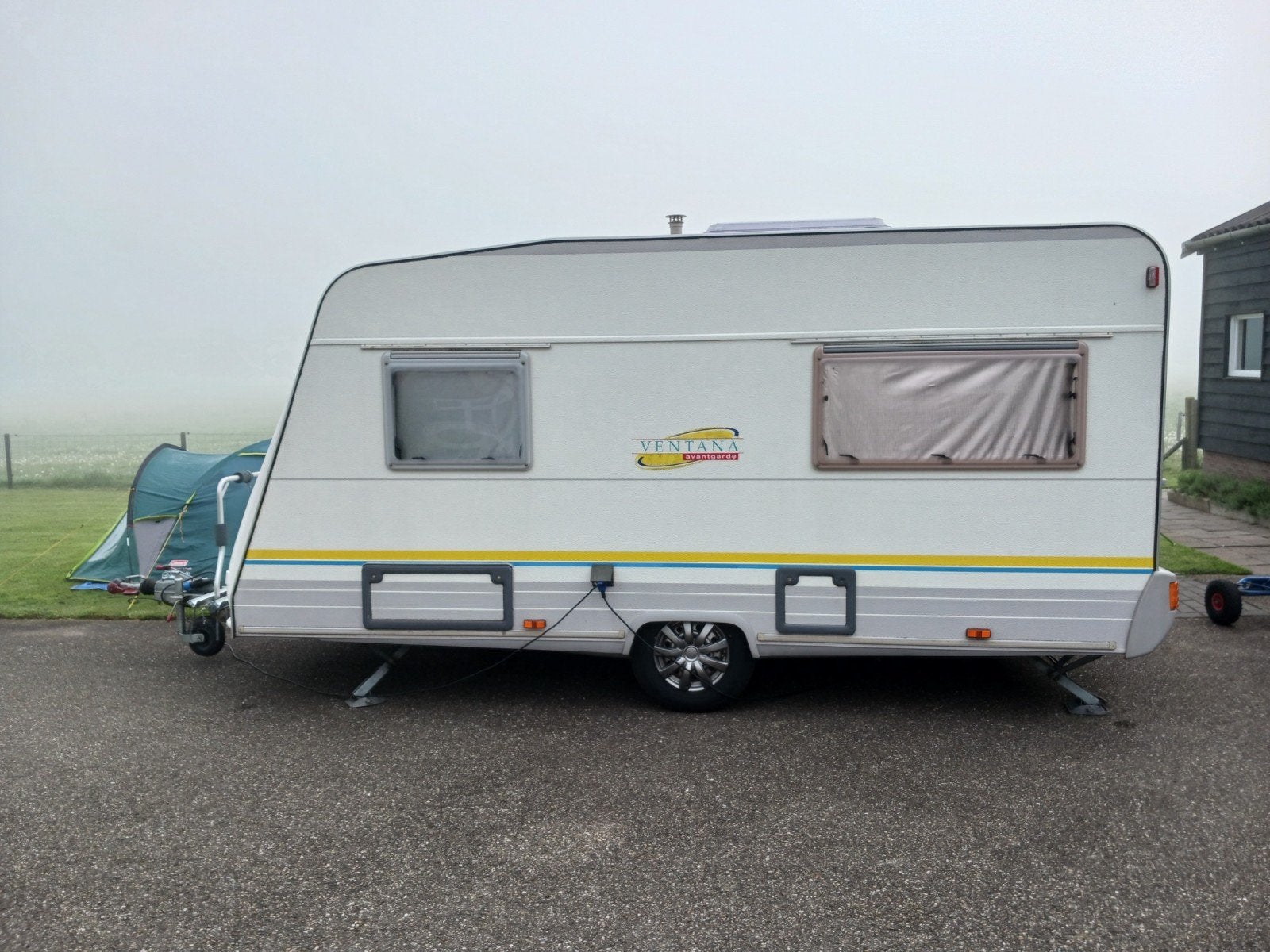 Burstner Ventana avant garde 420 TN - tent+luifel nw staat, Caravans en Kamperen, Caravans, 750 - 1000 kg, Particulier, Koelkast