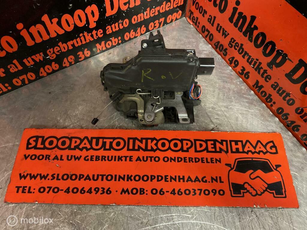 Volkswagen Golf 4 ('97-'04) Deurslotmechaniek Rechts, Gebruikt, Volkswagen, Ophalen of Verzenden, Volkswagen