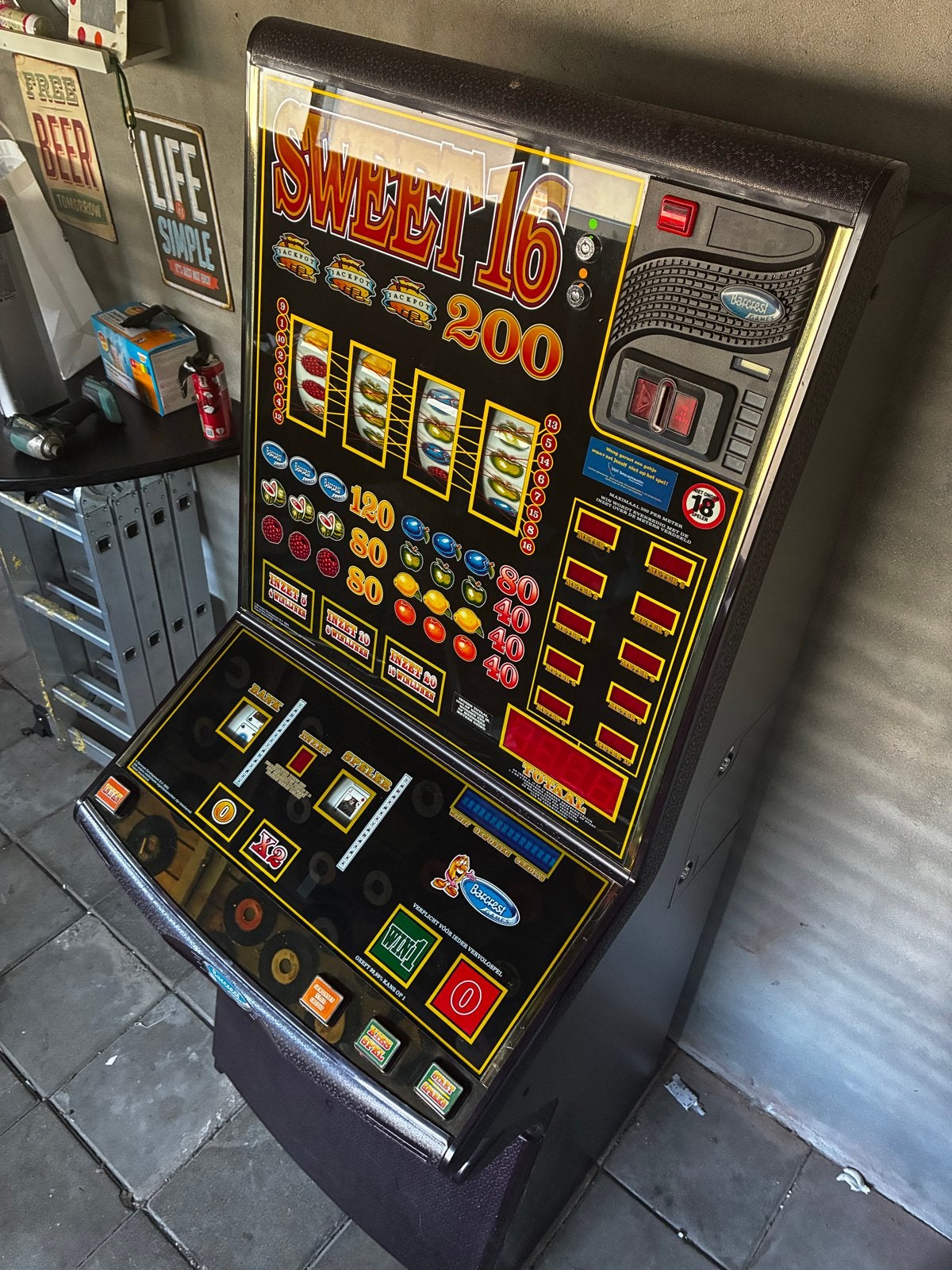 Mooie en goedwerkende gokkast Sweet 16, Verzamelen, Automaten | Gokkasten en Fruitautomaten, Euro, Ophalen, Gebruikt, Met sleutels