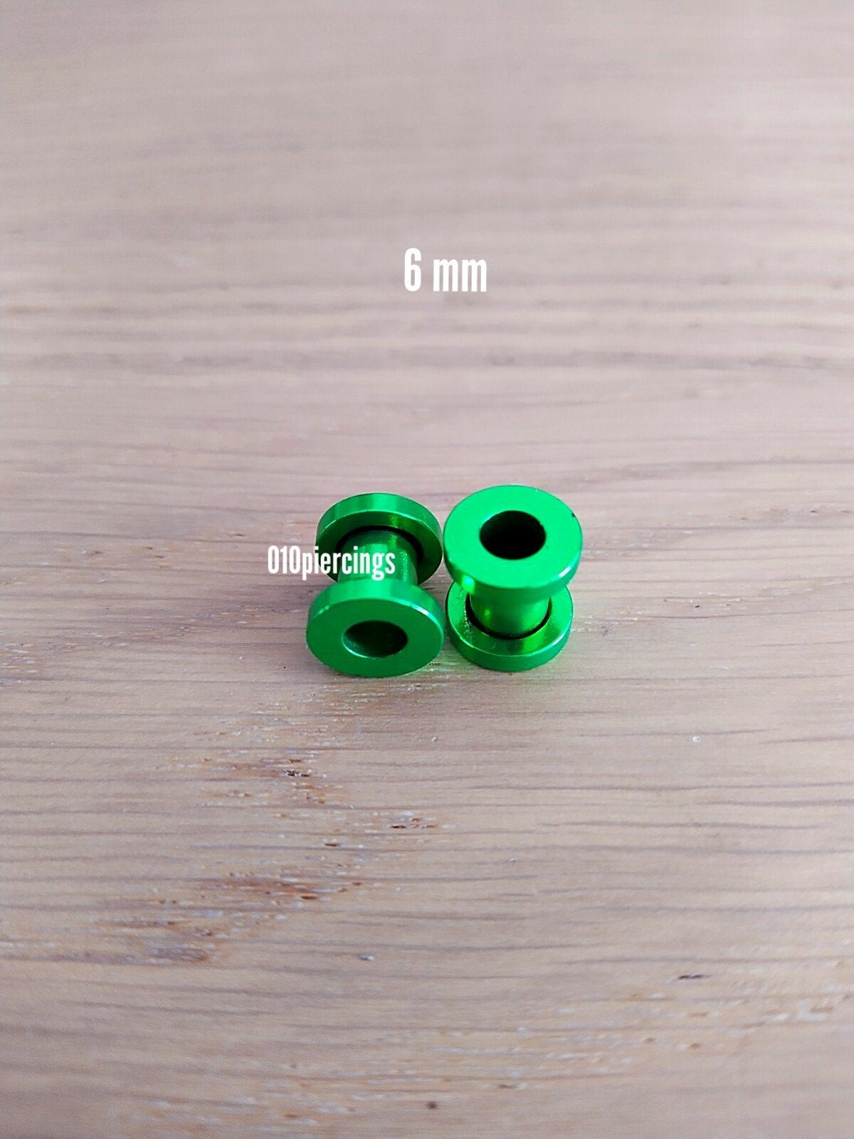 Nieuwe tunnels, pluggen. Staal. Groen. Schroefdraad. 12 Mm., Sieraden, Tassen en Uiterlijk, Piercings, Ophalen of Verzenden, Zo goed als nieuw
