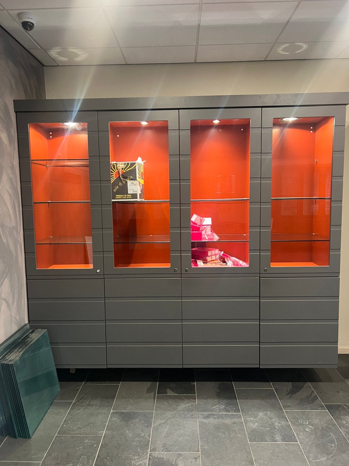 Vitrine hang kast 4x 60x60x200, Ophalen, Gebruikt