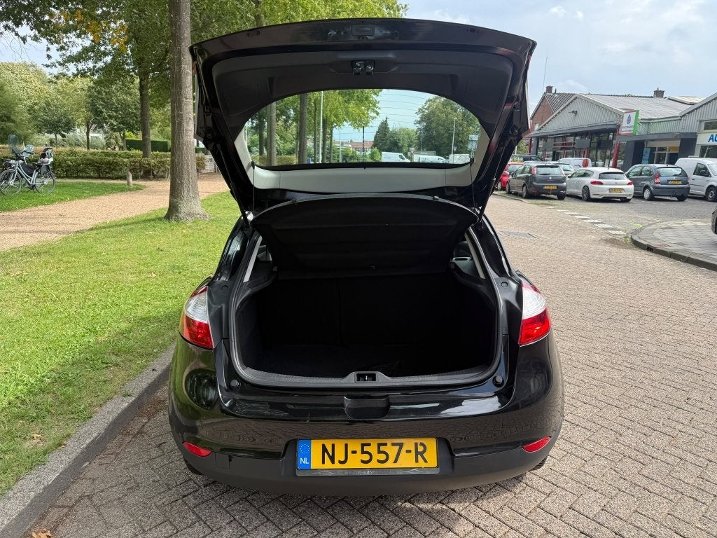 Foto 9 van Renault Mégane 1.6 Authentique (bj 2011)