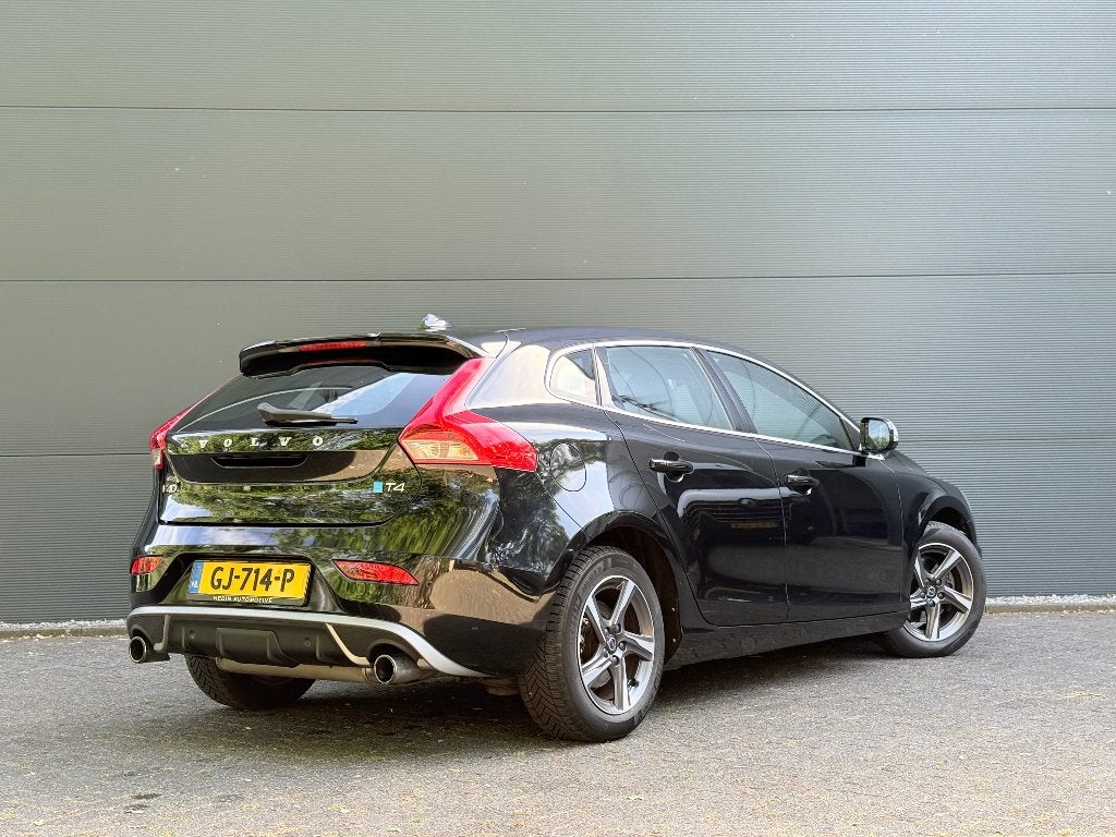 Volvo V40 T4 R-Design 210PK | Dealer OH | Nieuwe Distributie, Auto's, 1596 cc, Zwart, 4 cilinders, 700 kg