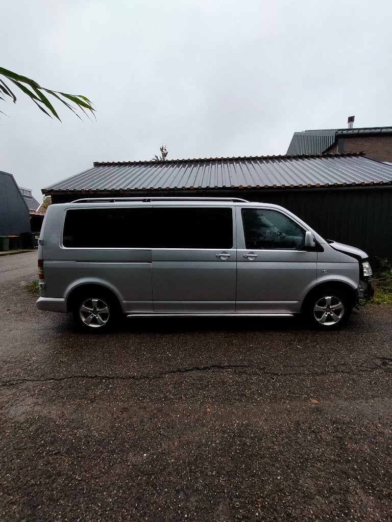 Volkswagen Transporter Caravelle 2.5 TDI 128KW DC AUT 2005, Stof, Zwart, Volkswagen, 2020 kg