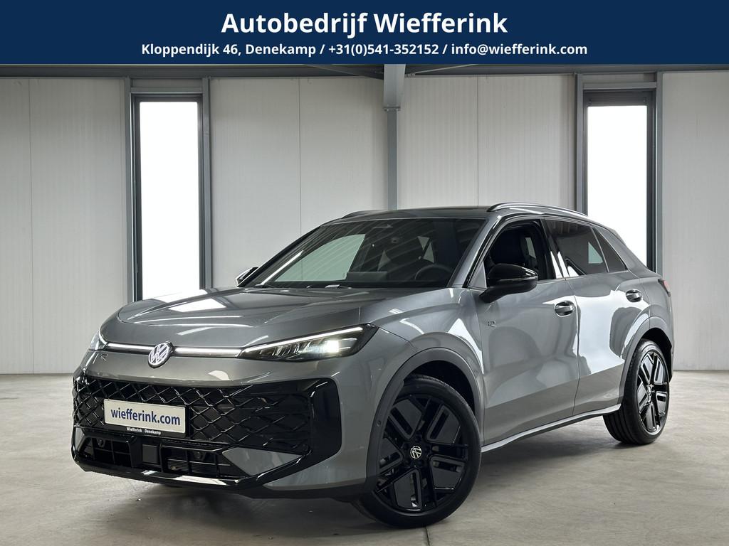 Volkswagen T-Roc 1.5 eTsi R-Line First Edition | IQ light |, Auto's, Volkswagen, Zwart, 4 cilinders, Leder en Stof, Bedrijf