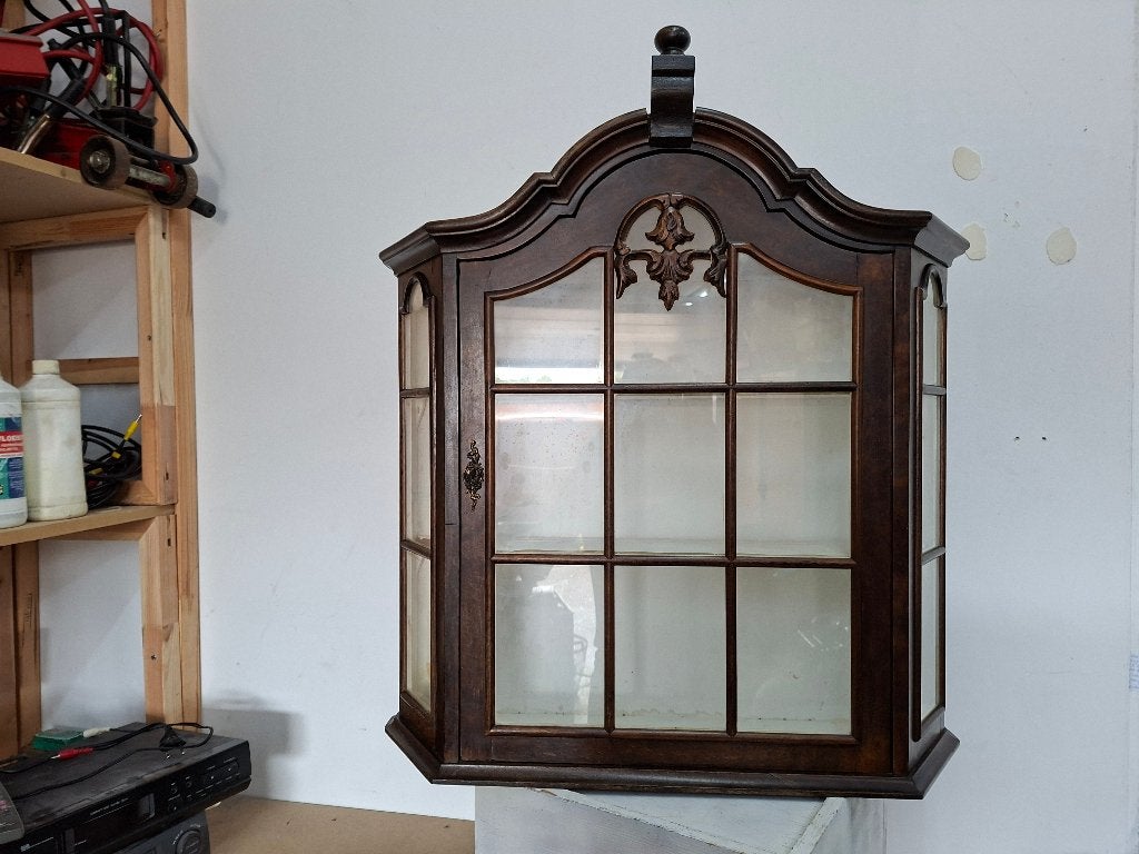 antiek notenhouten wand vitrinekastje, Ophalen