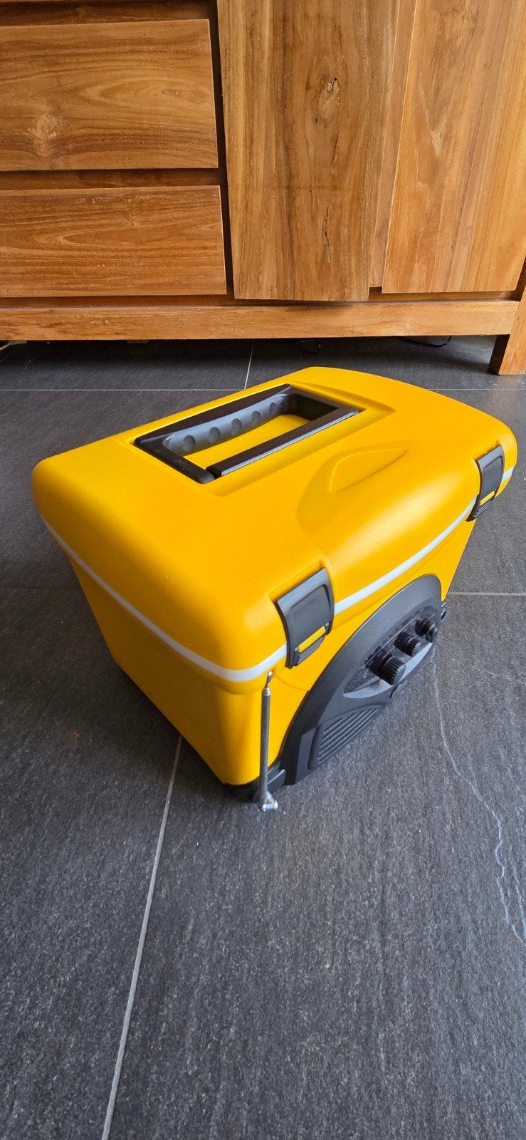 Koelbox met ingebouwde radio op batterij, Ophalen of Verzenden, Gebruikt, Koelbox, Koelelement