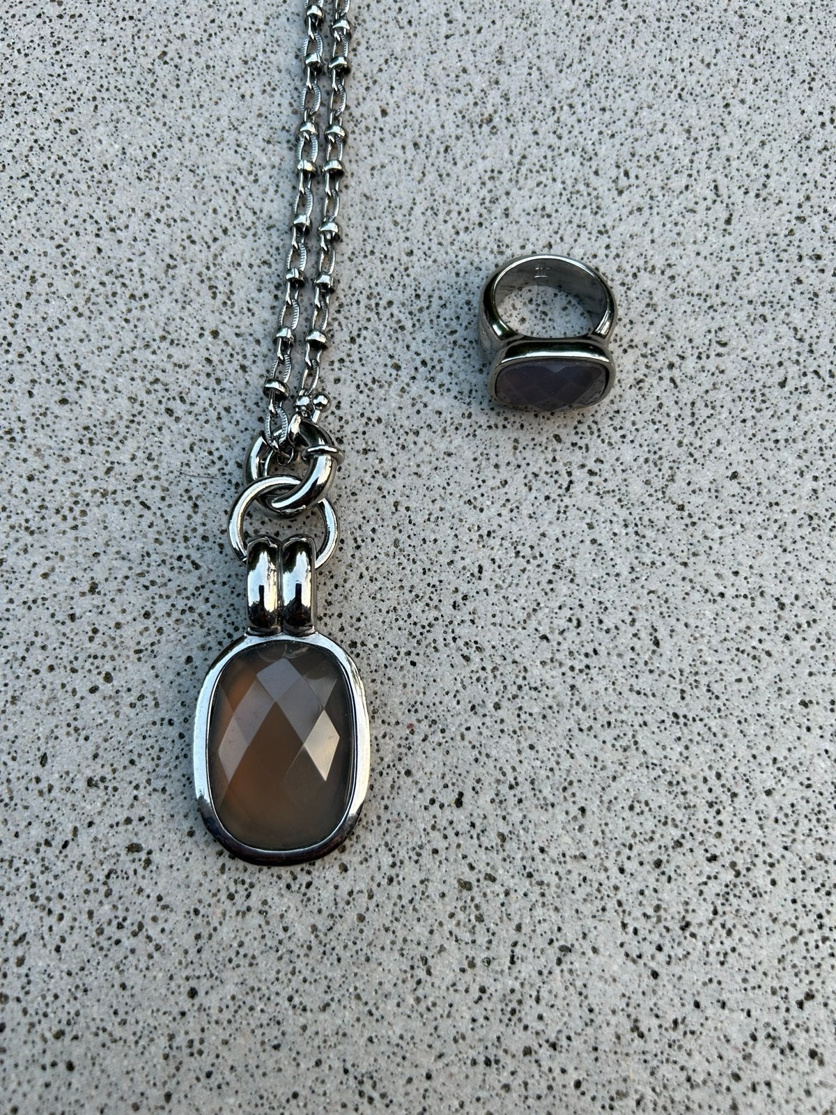 Dyrberg/Kern sieradenset: ketting en ring met steen, Sieraden, Tassen en Uiterlijk, Ringen, Overige materialen, Ophalen of Verzenden