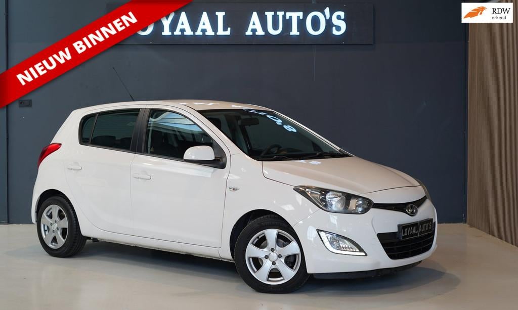 Hyundai I20 1.2i i-Motion | AIRCO | ACHTERUITRIJCAMERA | ELE, Auto's, Euro 5, Gebruikt, 31 €/maand, 4 cilinders