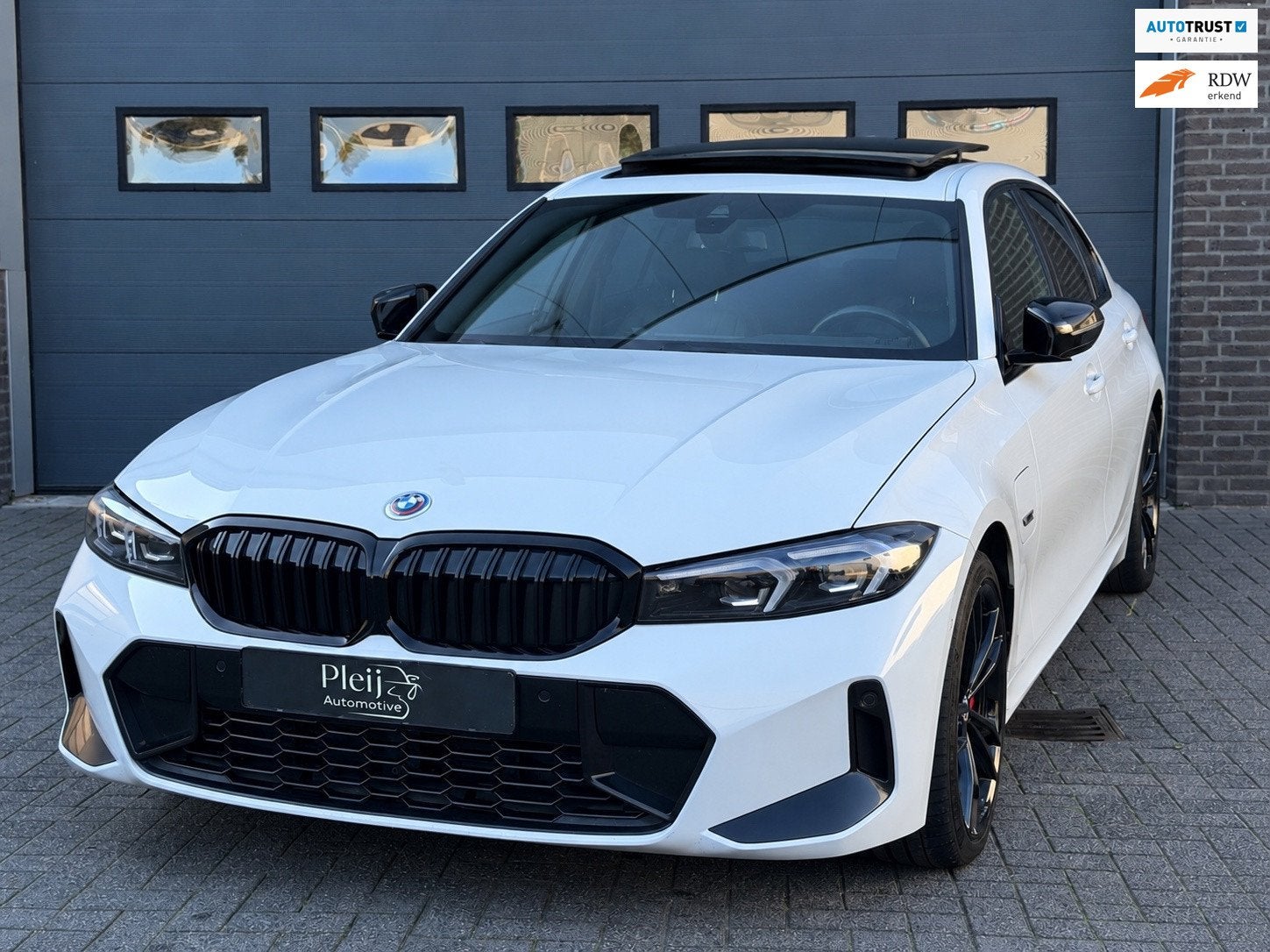 BMW 3-serie 330e|M-sport pro|HUD|Pano|50 jahre edition| lase, Auto's, Achterwielaandrijving, Gebruikt, Euro 6, 4 cilinders