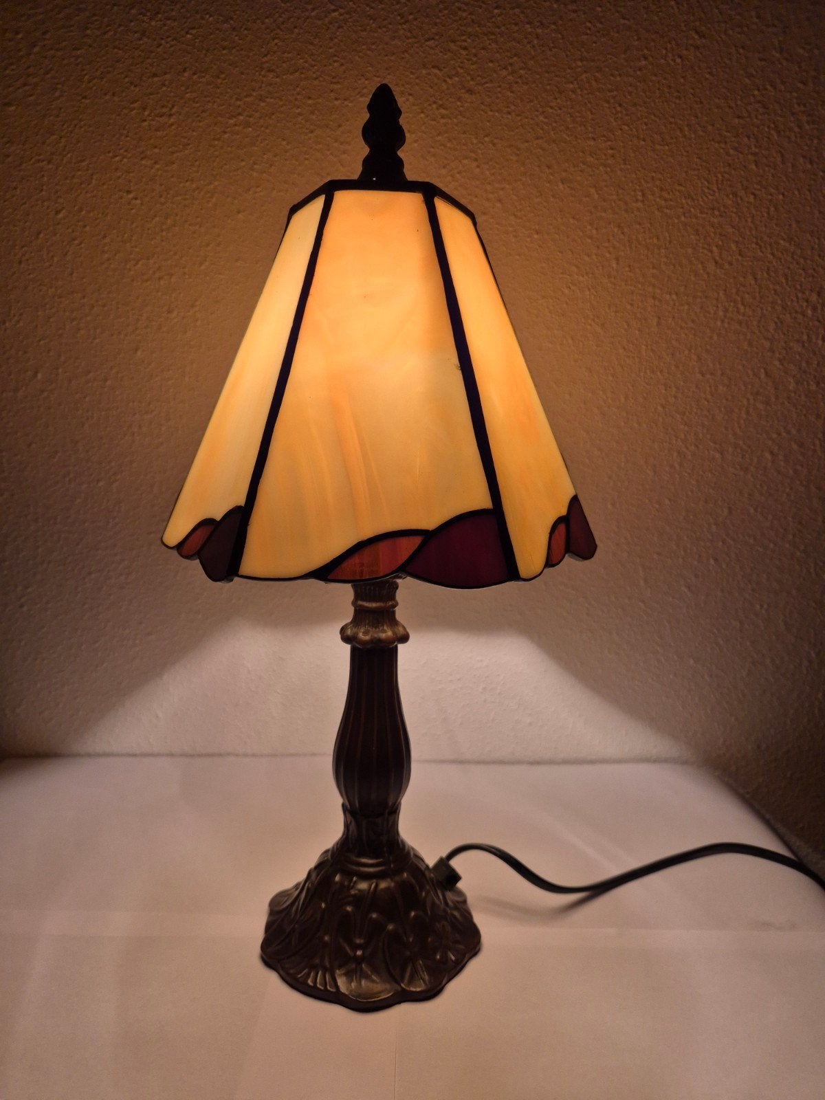 Prachtige Tiffany Tafellamp / Sfeerlamp – Glas in lood, Ophalen