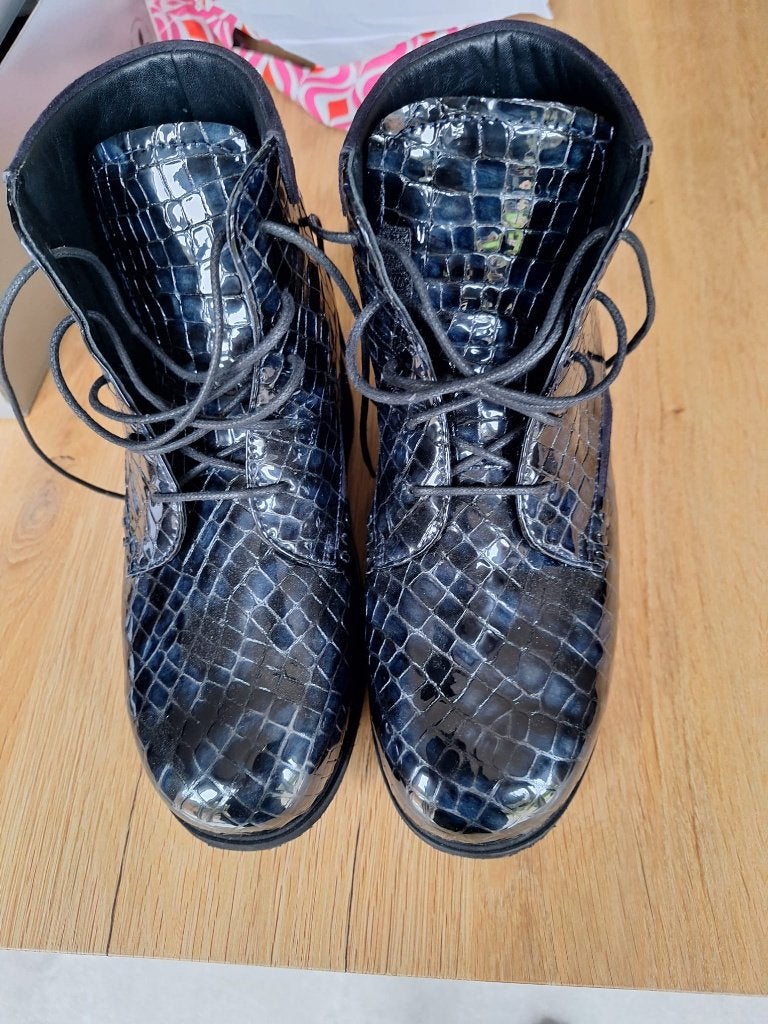 Nieuwe orthopedische laarsjes.Voor bredere voet., Blauw, Lage of Enkellaarzen, Nieuw, Ophalen of Verzenden