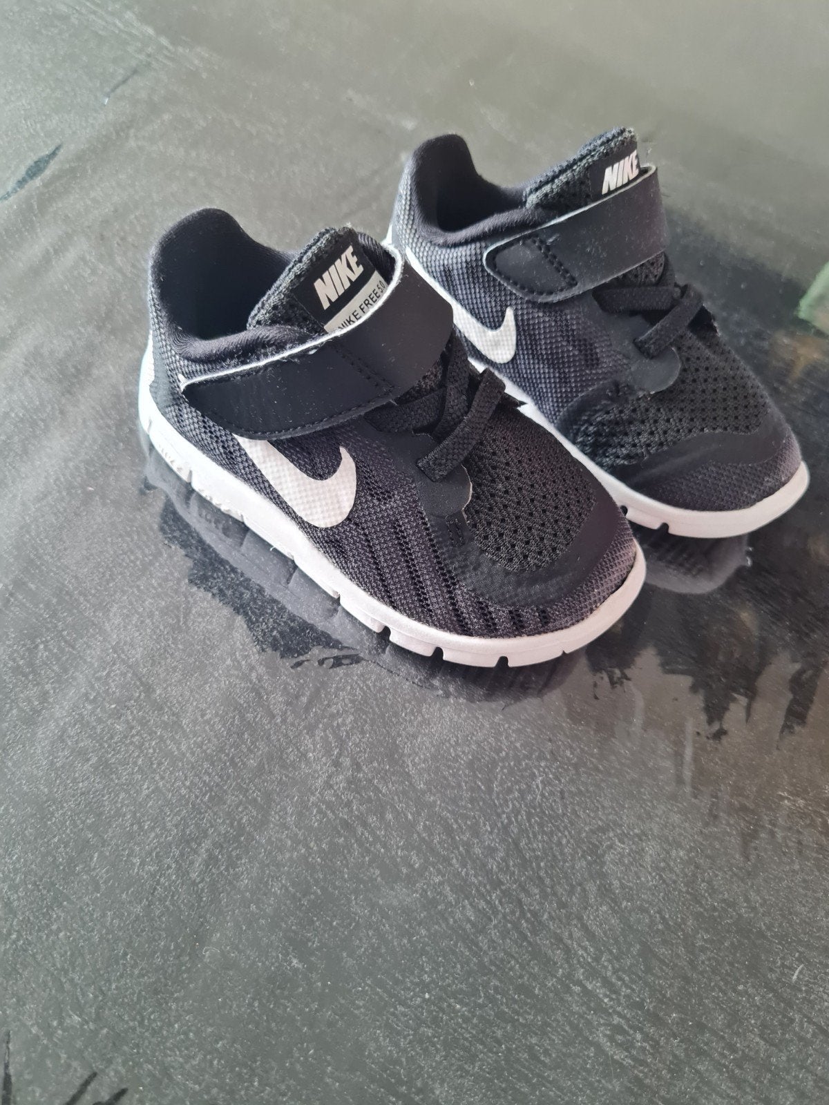 Nike schoenen maat 21, Ophalen, Schoentjes