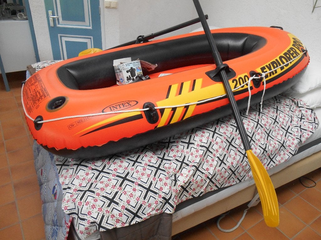 Opblaasbaar bootje, peddels en elektrische luchtpomp, Watersport en Boten, Ophalen, Zo goed als nieuw