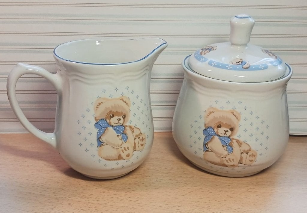 Suikerpot en Melkkan met Beertjes Bear Theodore, Huis en Inrichting, Keramiek, Overige typen, Ophalen of Verzenden, Zo goed als nieuw