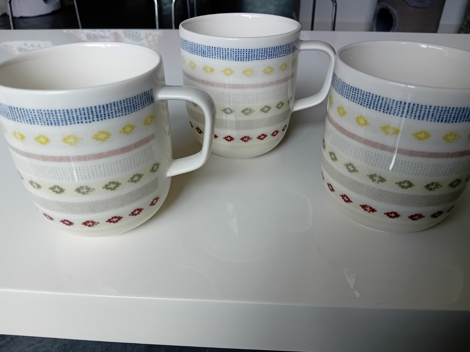 3 mokken iittala Sarjaton Tikkie bekers Finland puntgaaf, Ophalen of Verzenden, Zo goed als nieuw, Overige stijlen, Kop(pen) en/of Schotel(s)